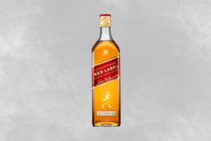 Johnnie Walker Scotch Whiskey Red Label mit Coca Cola 1,5l's logo